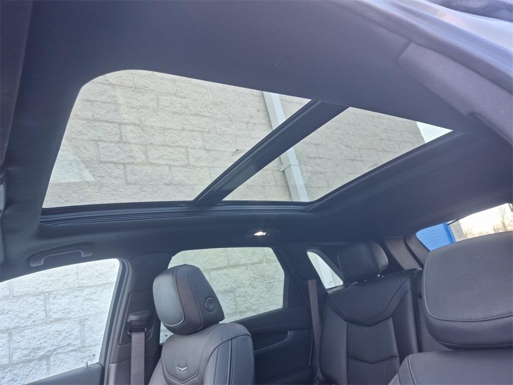 used 2024 Cadillac XT5 car, priced at $28,792