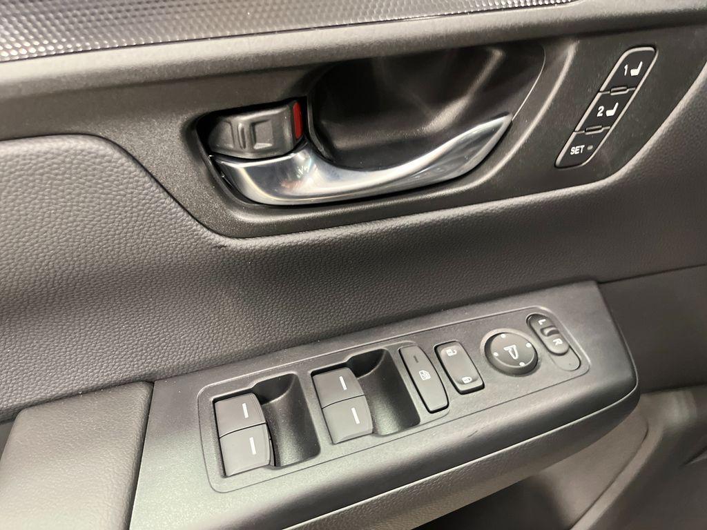 new 2026 Honda CR-V Hybrid car, priced at $39,675