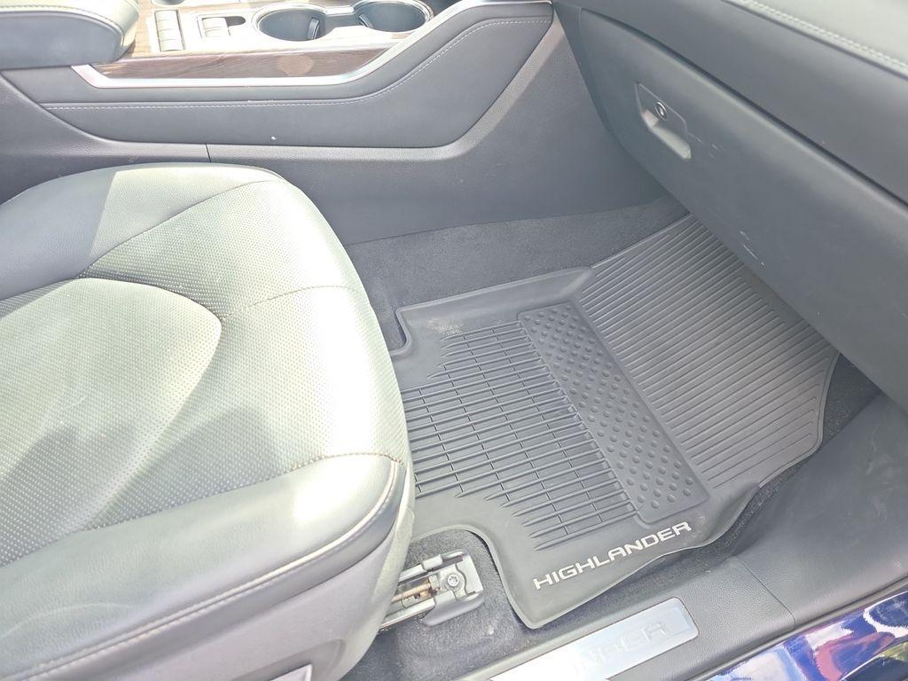 used 2020 Toyota Highlander car, priced at $27,541