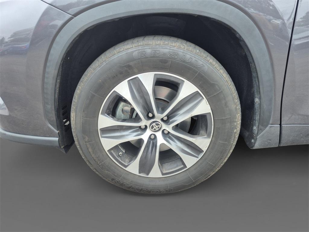 used 2022 Toyota Highlander car, priced at $25,369