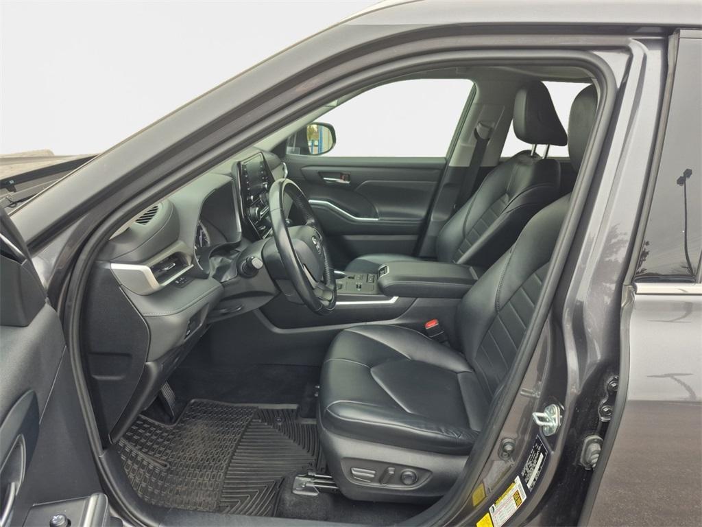 used 2022 Toyota Highlander car, priced at $25,369