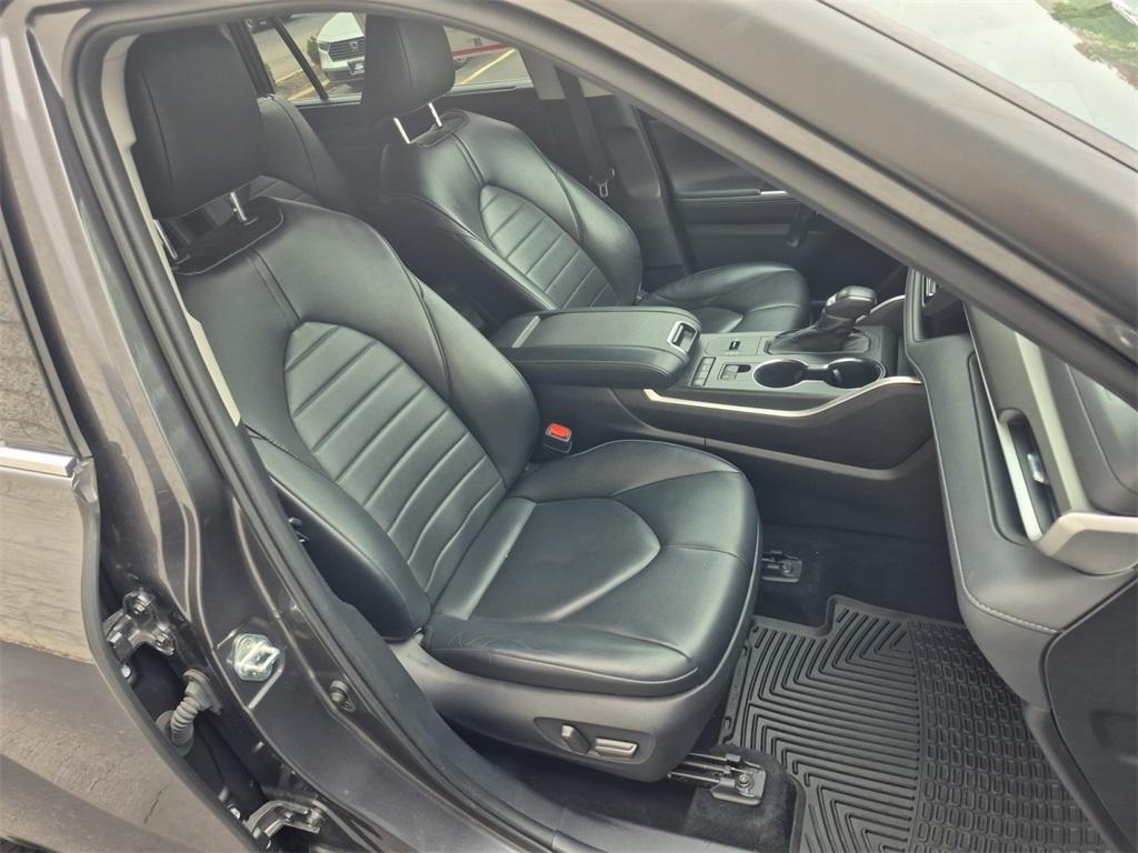 used 2022 Toyota Highlander car, priced at $25,369