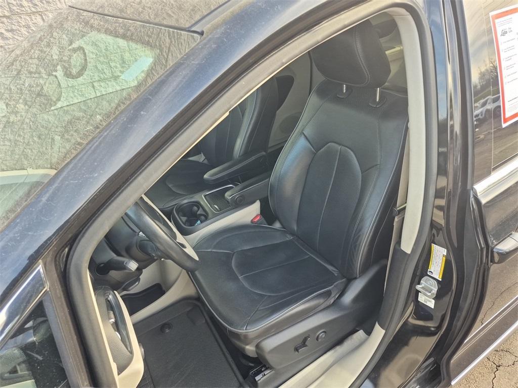 used 2020 Chrysler Pacifica car, priced at $19,883