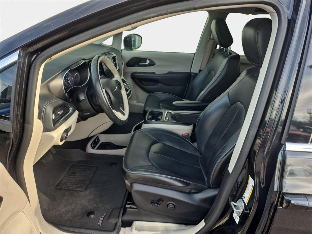 used 2020 Chrysler Pacifica car, priced at $19,883