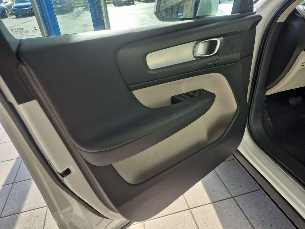 used 2022 Volvo XC40 car, priced at $18,991