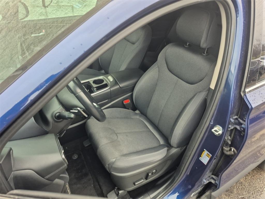 used 2023 Hyundai Santa Fe car, priced at $21,137