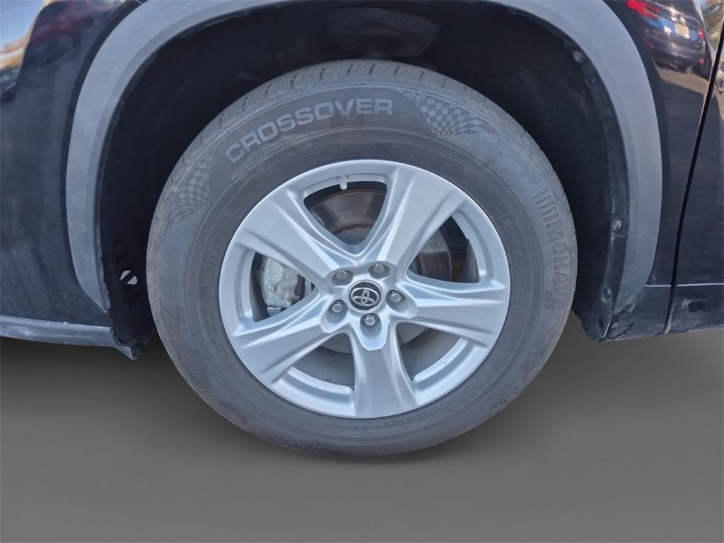 used 2023 Toyota Highlander car, priced at $26,346