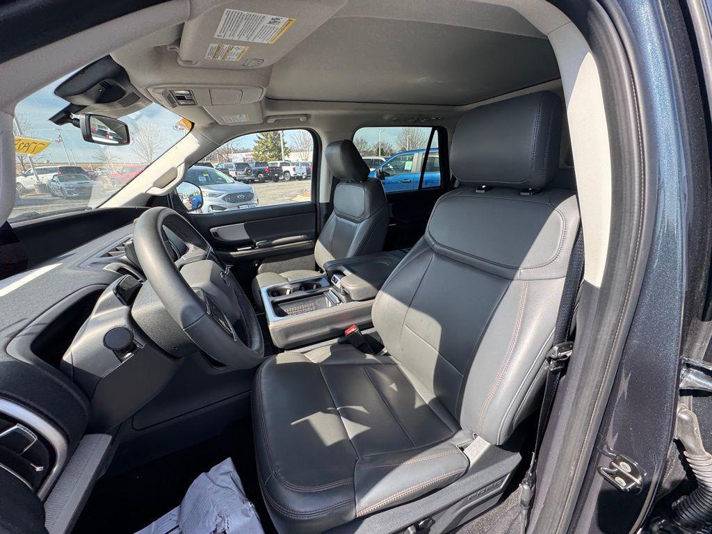 used 2025 Ford Expedition car, priced at $59,881