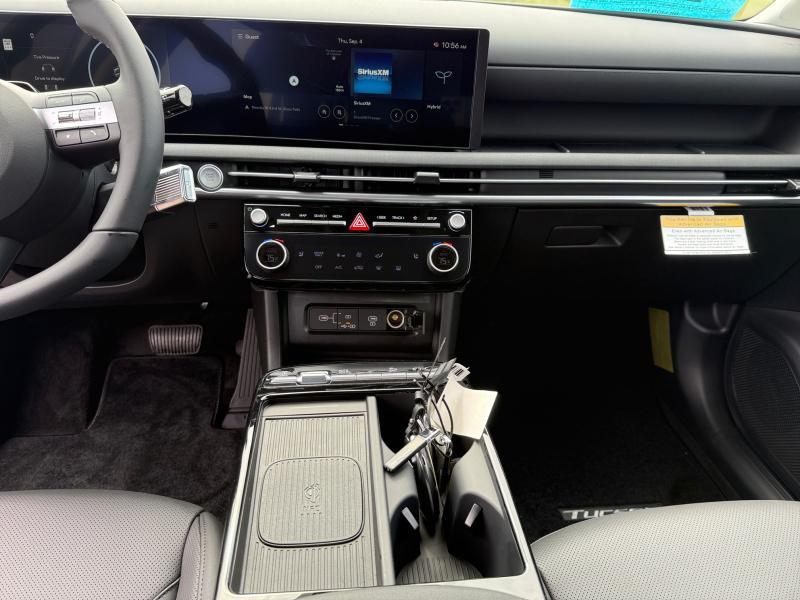 new 2025 Hyundai TUCSON Hybrid car, priced at $39,989