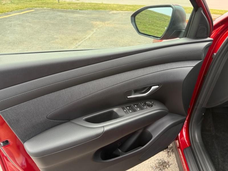 new 2025 Hyundai TUCSON Hybrid car, priced at $39,989