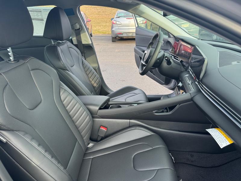 new 2025 Hyundai Elantra car, priced at $25,979