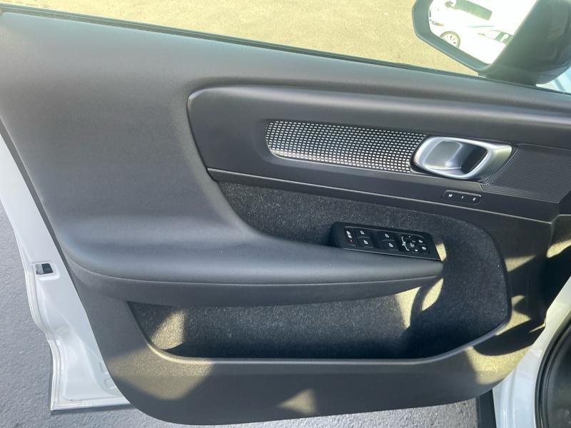 used 2020 Volvo XC40 car, priced at $21,995