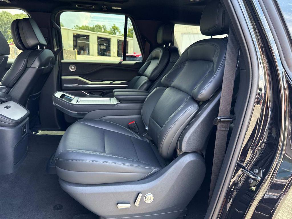 new 2025 Lincoln Navigator car, priced at $112,365