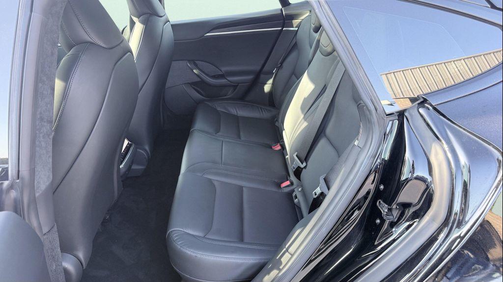 Tesla Model S view 31