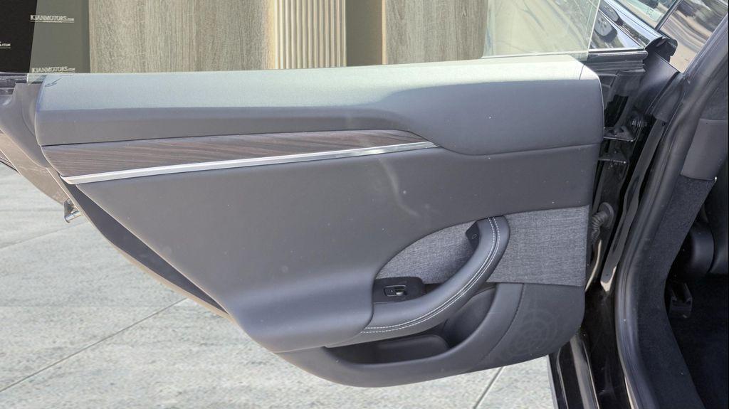 Tesla Model S view 23
