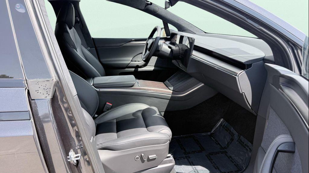 Tesla Model X view 49