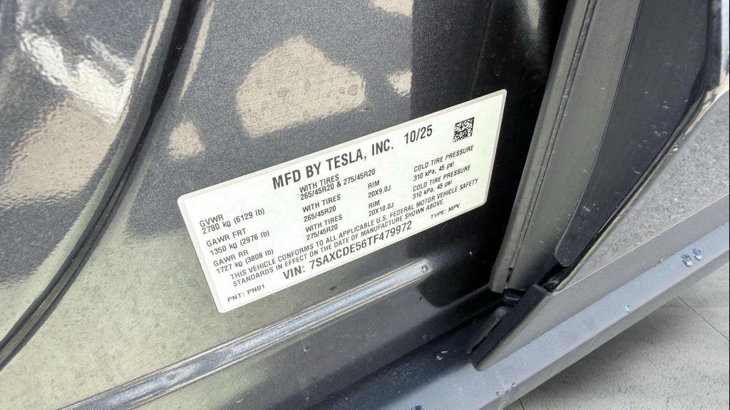 Tesla Model X view 32