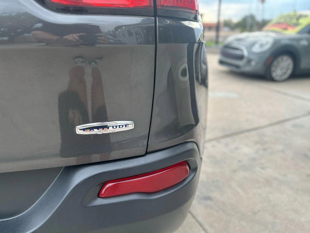 used 2015 Jeep Cherokee car, priced at $7,495