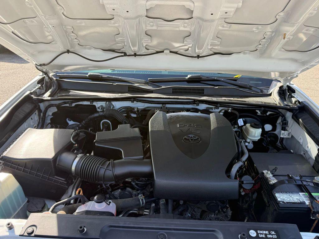 2018 Super White Toyota Tacoma