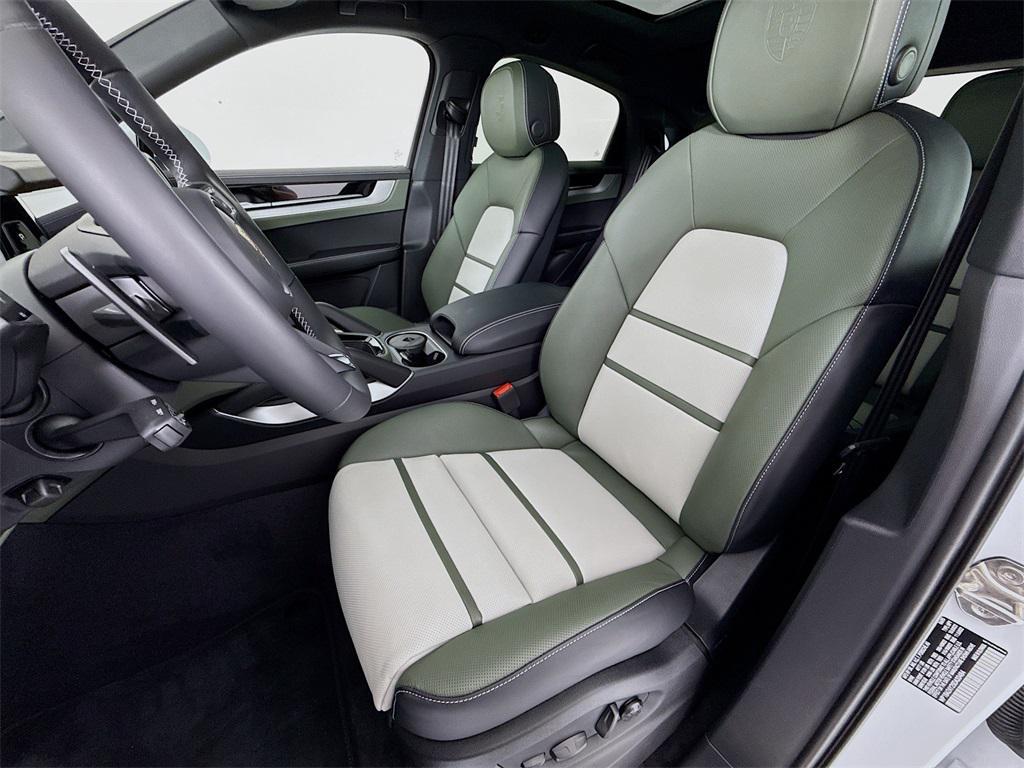 new 2025 Porsche Cayenne car, priced at $125,995