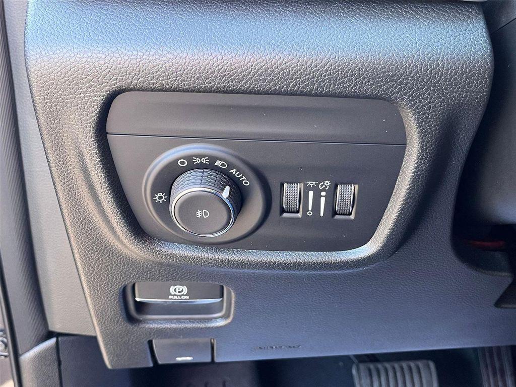 used 2025 Jeep Grand Cherokee L car, priced at $39,997
