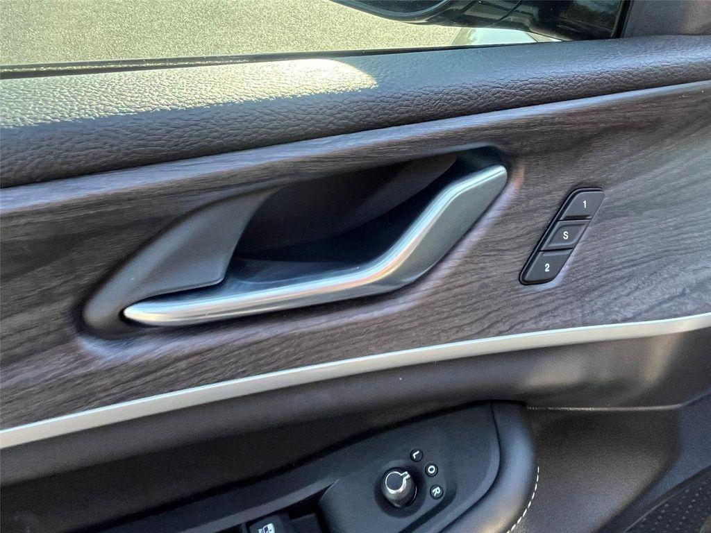 used 2025 Jeep Grand Cherokee L car, priced at $39,997