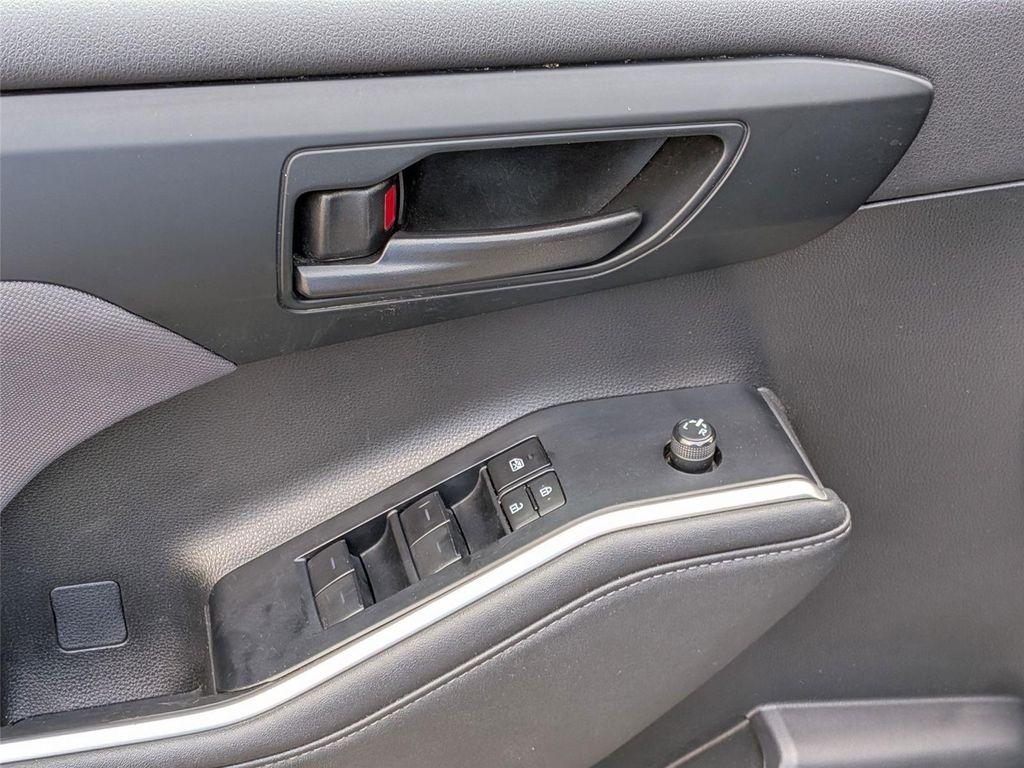 used 2023 Toyota Highlander car, priced at $27,497
