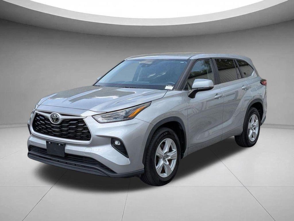 used 2023 Toyota Highlander car, priced at $27,497