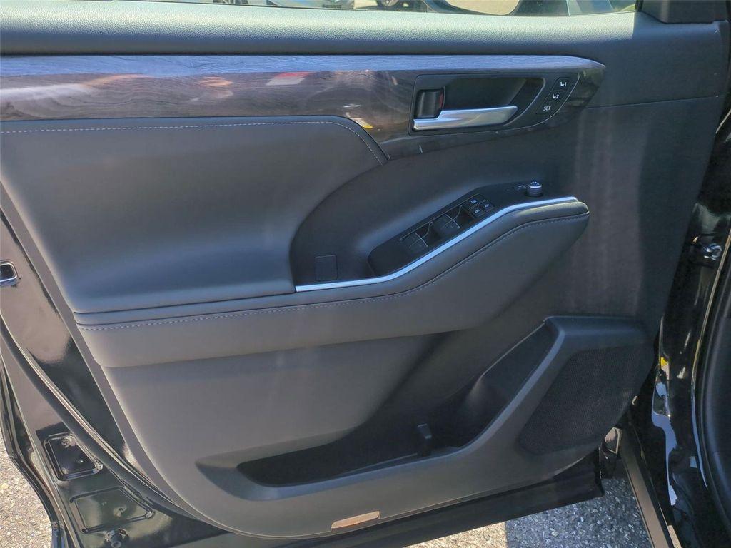 new 2026 Toyota Highlander Hybrid car, priced at $55,369