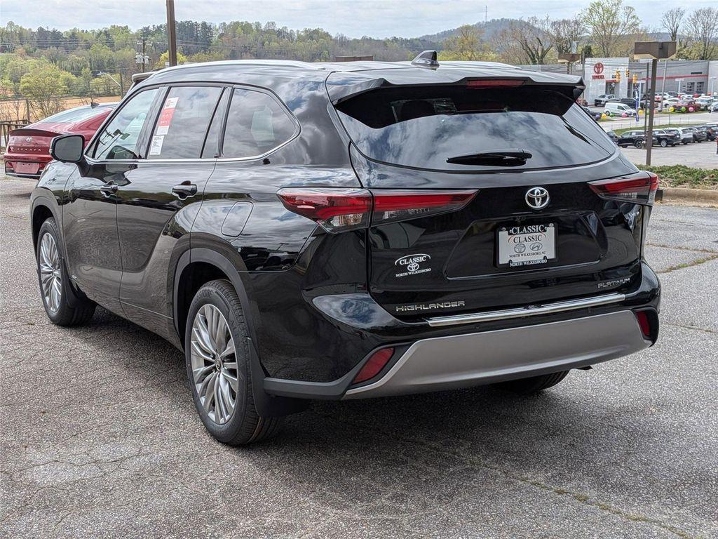 new 2026 Toyota Highlander Hybrid car, priced at $56,273