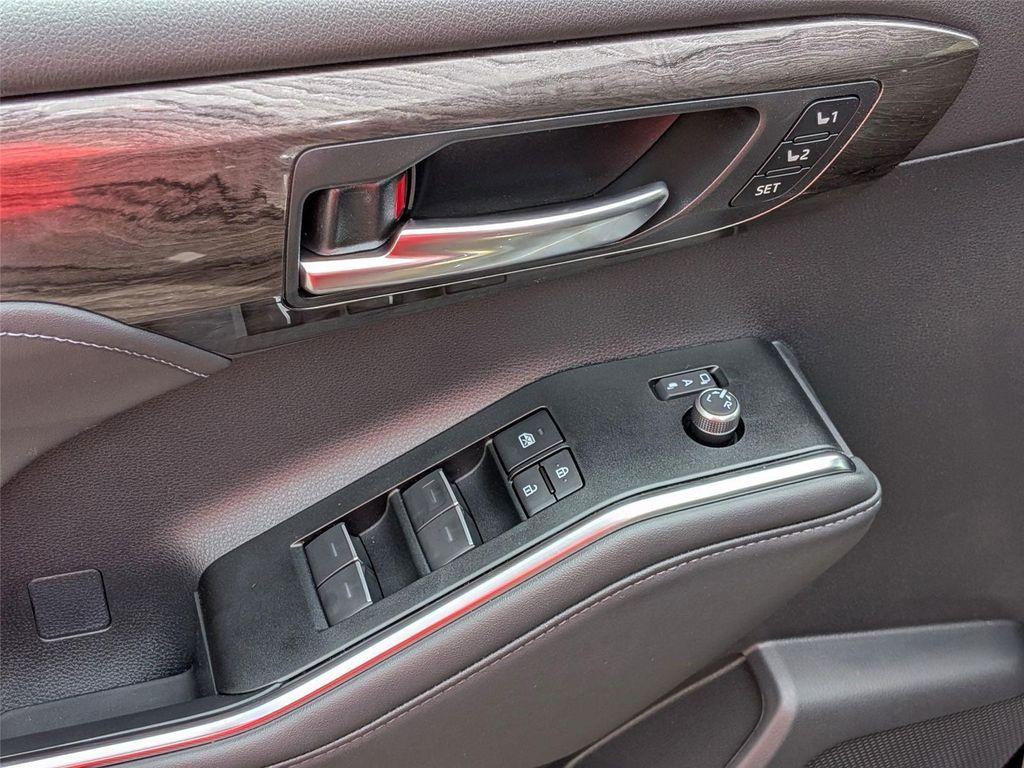 new 2026 Toyota Highlander Hybrid car, priced at $56,273