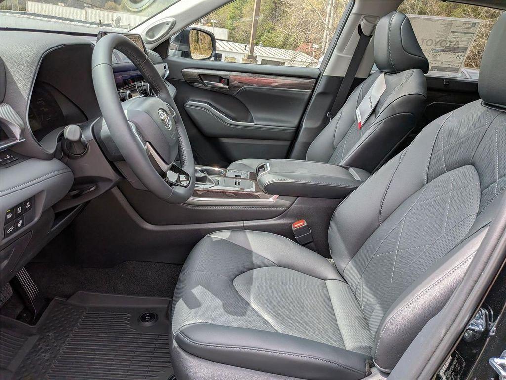 new 2026 Toyota Highlander Hybrid car, priced at $56,273