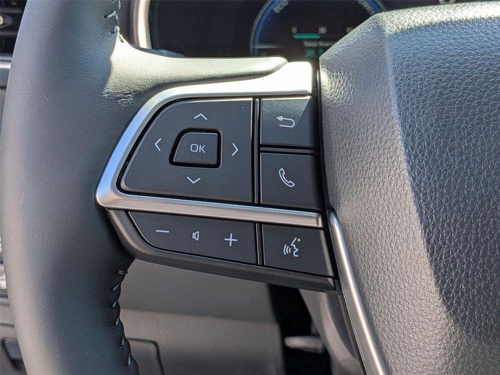 new 2025 Toyota Highlander Hybrid car, priced at $60,720