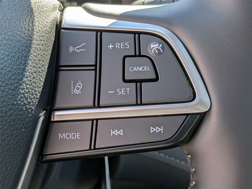 new 2025 Toyota Highlander Hybrid car, priced at $60,720