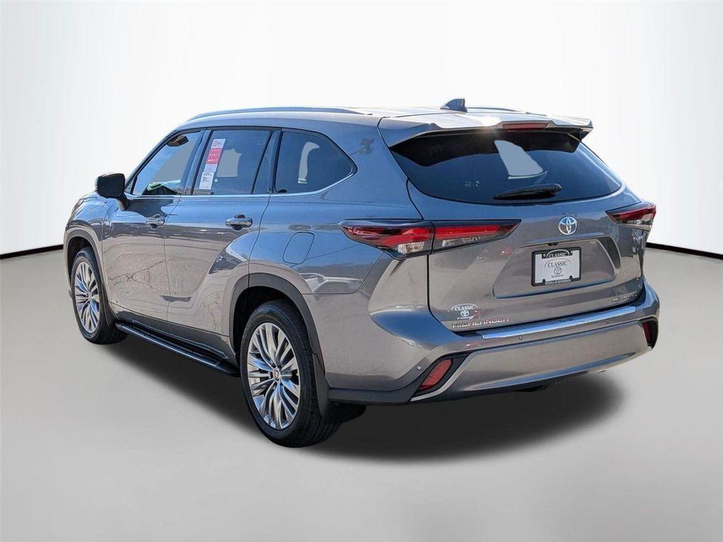 new 2025 Toyota Highlander Hybrid car, priced at $60,720