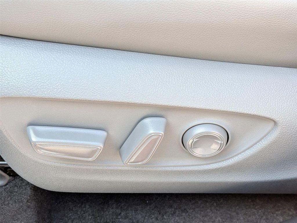 new 2026 Toyota Highlander Hybrid car, priced at $54,494