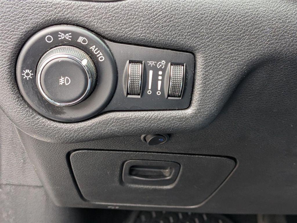 used 2015 Jeep Cherokee car, priced at $11,498