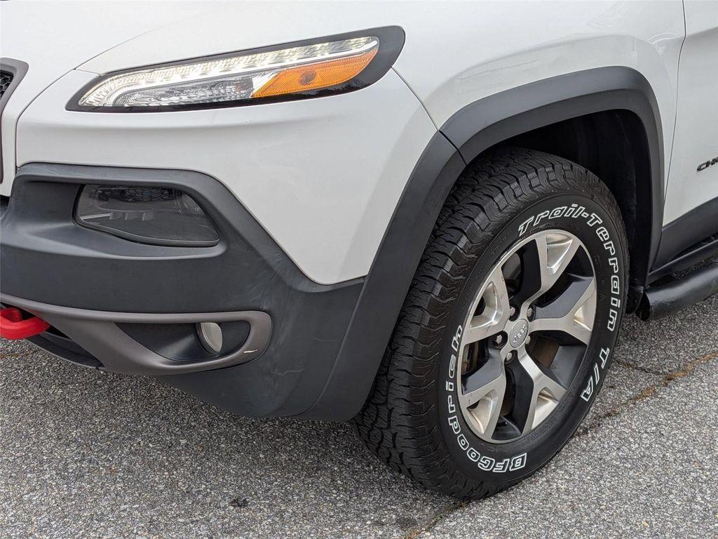 used 2015 Jeep Cherokee car, priced at $11,498