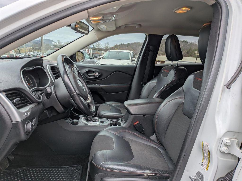 used 2015 Jeep Cherokee car, priced at $11,498