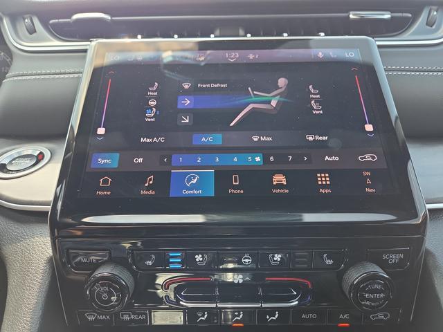 new 2025 Jeep Grand Cherokee car, priced at $47,950