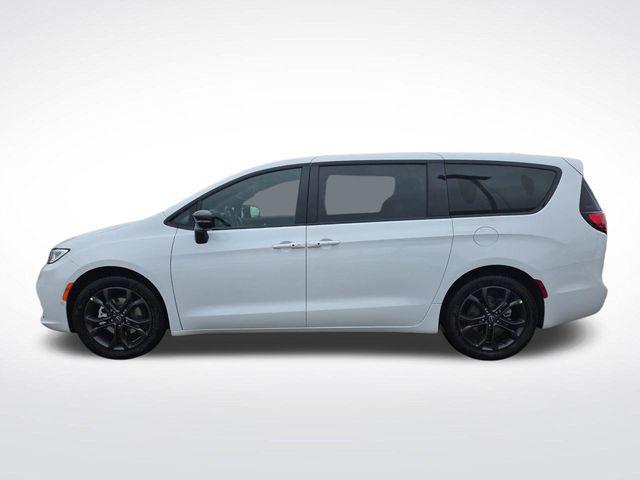 new 2026 Chrysler Pacifica car, priced at $45,872