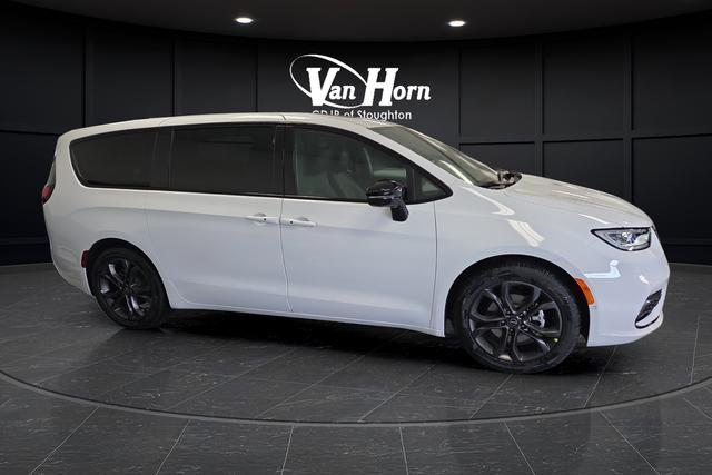 new 2026 Chrysler Pacifica car, priced at $45,492