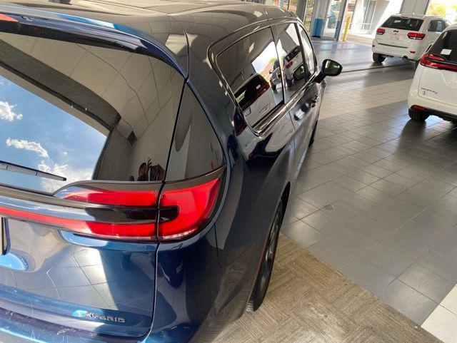 used 2022 Chrysler Pacifica Hybrid car, priced at $27,472