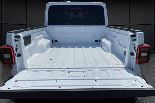 new 2025 Jeep Gladiator car, priced at $50,400