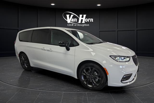 new 2026 Chrysler Pacifica car, priced at $41,237