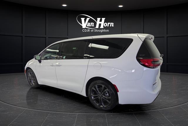 new 2026 Chrysler Pacifica car, priced at $41,237