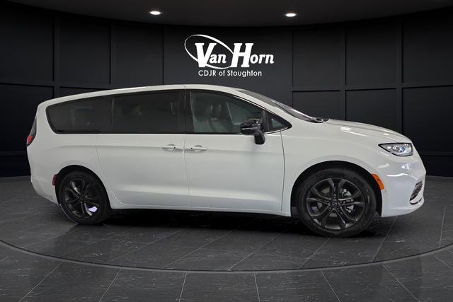 new 2026 Chrysler Pacifica car, priced at $41,237