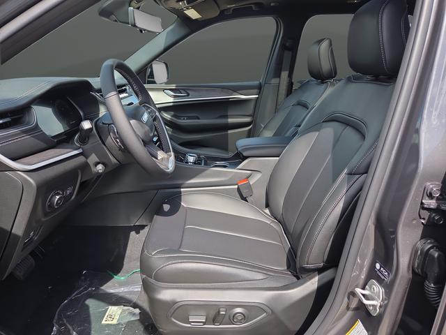 new 2025 Jeep Grand Cherokee car, priced at $47,950