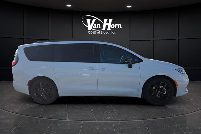 new 2026 Chrysler Pacifica car, priced at $42,816