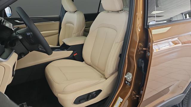 new 2026 Jeep Grand Cherokee car, priced at $46,795